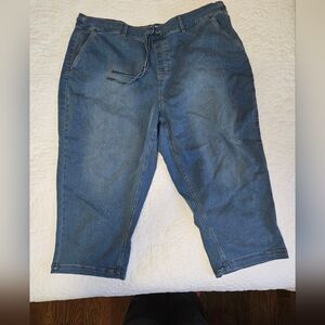 NWOT DC Capri Jeans SZ 3X